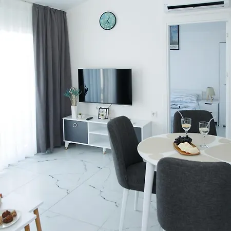 Art Life Apartment *